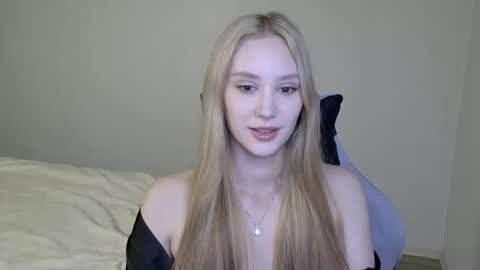 Snapshot of laylapretty001 chatting on October 2, 4:55 am LaylaPretty001 online show from October 2, 4:55 am
