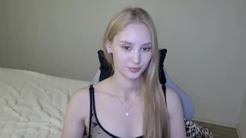 Snapshot of laylapretty001 chatting on October 17, 5:33 am LaylaPretty001 online show from October 17, 5:33 am