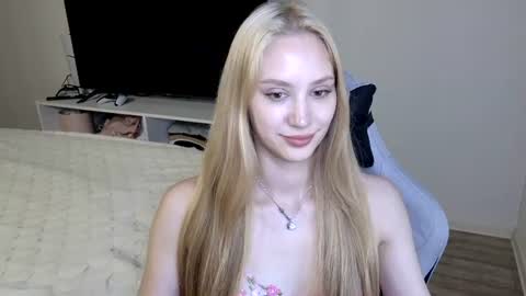 LaylaPretty001 online show from June 27, 6:19 am