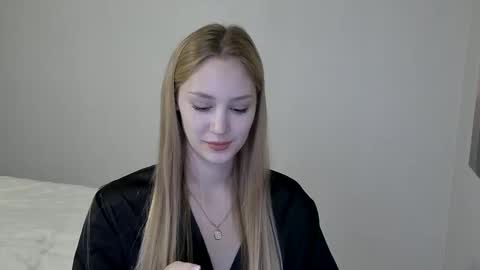 Laylla001 online show from December 2, 5:51 am