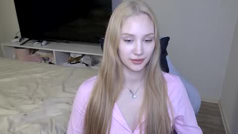 Laylla001 online show from March 25, 7:15 am