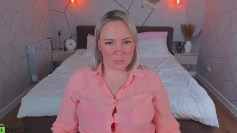 Layra online show from February 9, 9:57 am