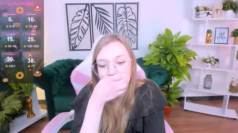 layriantavee online show from February 11, 7:02 am