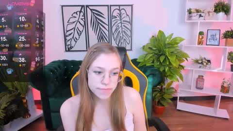 layriantavee online show from February 23, 7:00 am