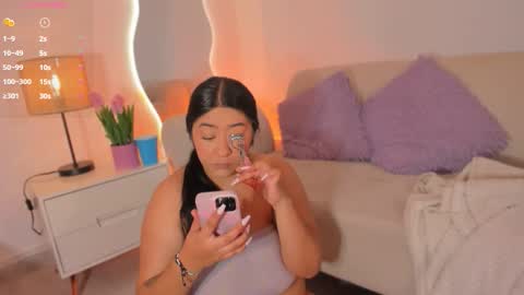 Snapshot of leah_bensoon chatting on October 20, 2:27 am Leah online show from October 20, 2:27 am