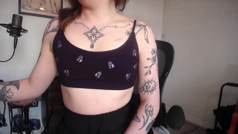 leah_lust_ online show from March 21, 12:10 pm