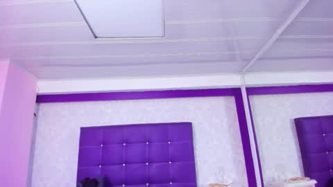 leamoreau__ online show from November 23, 12:58 pm