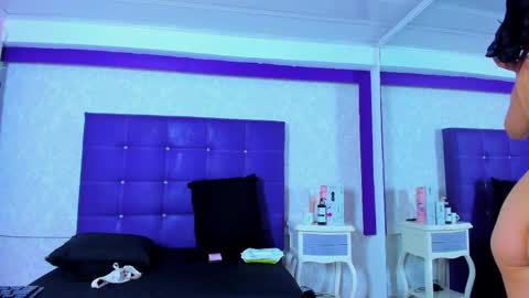 leamoreau__ online show from October 17, 12:42 pm