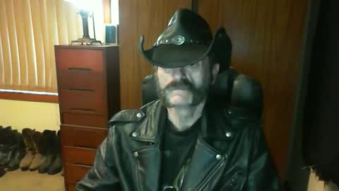 leathergreaser online show from April 3, 11:11 pm