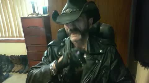 leathergreaser online show from October 28, 10:11 pm