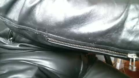 Leathermotocross online show from October 15, 1:12 pm