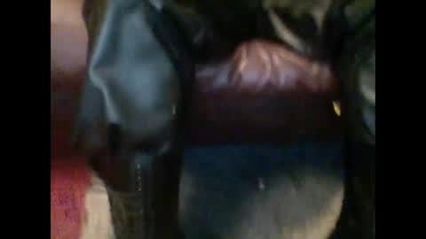 Snapshot of leatherpants68 chatting on September 22, 7:29 pm leatherpants68 online show from September 22, 7:29 pm