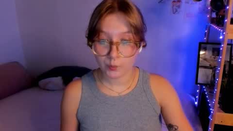 Snapshot of leazy_peasy chatting on October 19, 6:51 am Ellie online show from October 19, 6:51 am