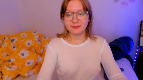 Snapshot of leazy_peasy chatting on October 4, 7:22 pm Ellie online show from October 4, 7:22 pm