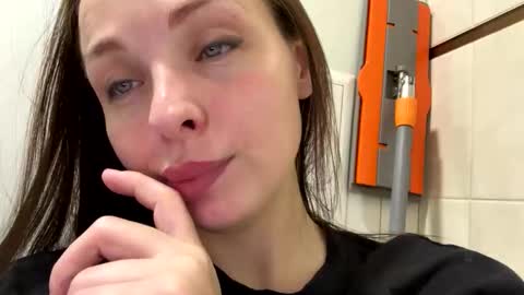 Snapshot of lecherous_wife chatting on September 23, 7:20 pm Anna online show from September 23, 7:20 pm