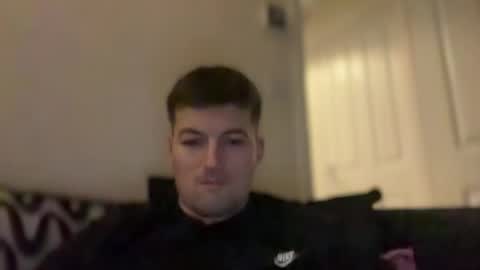 leedslad35 online show from December 12, 1:10 am