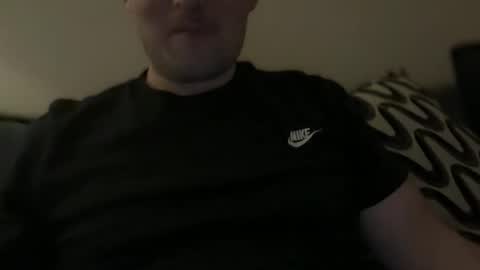 leedslad35 online show from December 9, 12:23 am