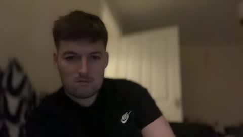 leedslad35 online show from December 10, 11:19 pm