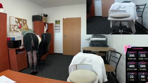 Snapshot of legsl0ng chatting on February 17, 7:37 am LegsLONG online show from February 17, 7:37 am