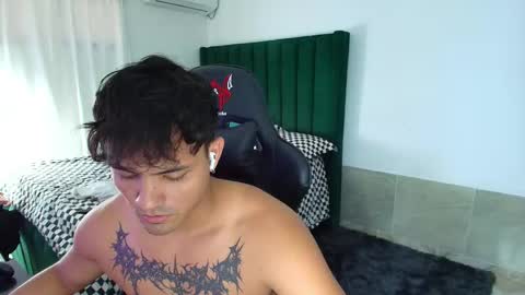  Lei  online show from February 9, 10:12 pm