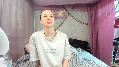 leila_bambi_ online show from May 7, 8:37 pm