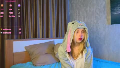 Leila online show from December 9, 4:12 am