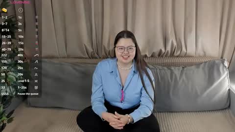 leishacaves online show from October 25, 7:25 pm