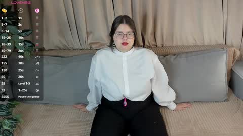 leishacaves online show from October 30, 7:36 pm