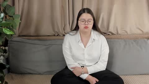 leishacaves online show from November 2, 7:47 pm