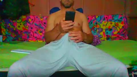 Snapshot of lemao77 chatting on October 18, 2:05 am SEX MASTER online show from October 18, 2:05 am