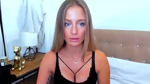 Snapshot of lena_sexi chatting on September 18, 7:01 am lena_sexi online show from September 18, 7:01 am