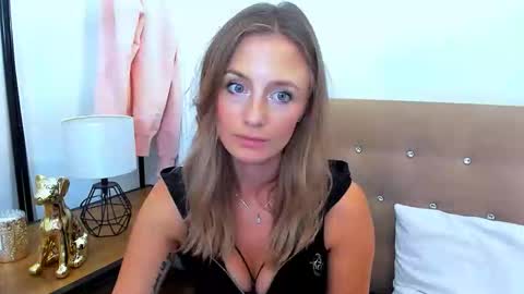 Snapshot of lena_sexi chatting on September 21, 6:34 pm lena_sexi online show from September 21, 6:34 pm