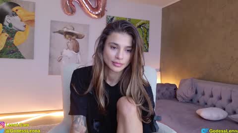 Snapshot of lenna_godess chatting on February 6, 12:26 pm Lenna Goddess online show from February 6, 12:26 pm