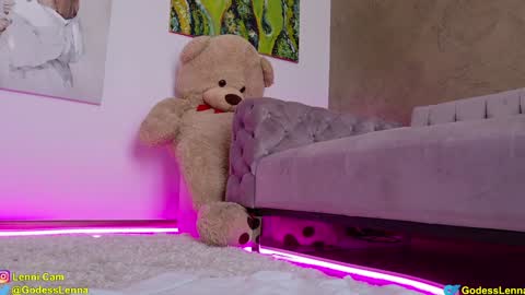 Snapshot of lenna_godess chatting on February 26, 12:49 pm Lenna Goddess online show from February 26, 12:49 pm