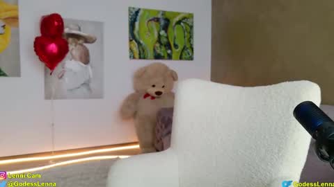 Snapshot of lenna_godess chatting on February 18, 9:21 am Lenna Goddess online show from February 18, 9:21 am
