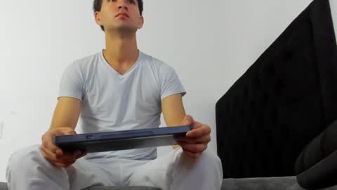 maximo frank online show from February 25, 11:47 am