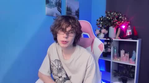 Snapshot of leo_bensyten chatting on October 15, 3:46 pm Leo online show from October 15, 3:46 pm