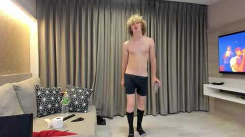 leo_wildd online show from October 5, 8:05 pm