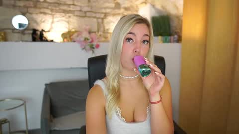 leokitty  online show from November 11, 2:30 pm