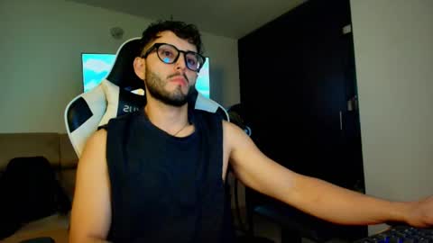 leonandresough online show from January 18, 4:10 am