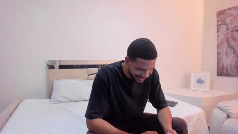 Snapshot of leonardgrant_ chatting on February 5, 5:30 am Leonard online show from February 5, 5:30 am