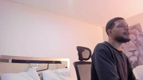Snapshot of leonardgrant_ chatting on February 5, 8:43 am Leonard online show from February 5, 8:43 am