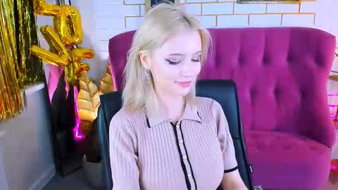 Snapshot of leonastone chatting on September 25, 5:20 pm leonastone online show from September 25, 5:20 pm