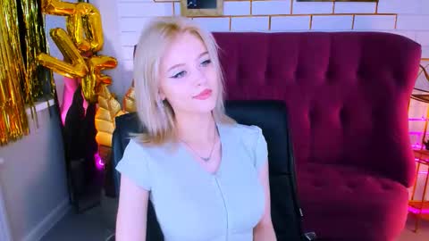 Snapshot of leonastone chatting on September 12, 5:04 pm leonastone online show from September 12, 5:04 pm