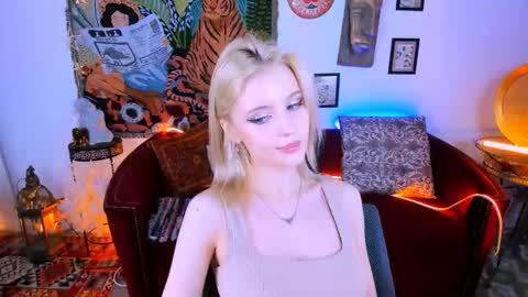 Snapshot of leonastone chatting on October 4, 5:33 pm leonastone online show from October 4, 5:33 pm