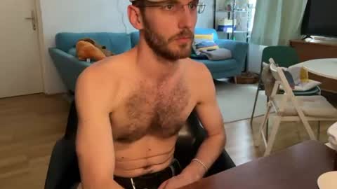 Leon online show from July 6, 3:03 pm
