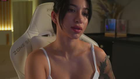 Snapshot of leoramallis chatting on October 11, 5:27 pm Leora online show from October 11, 5:27 pm