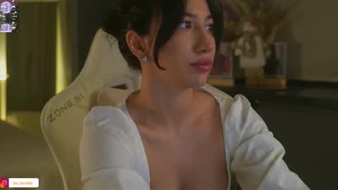 Leora online show from December 1, 5:44 pm