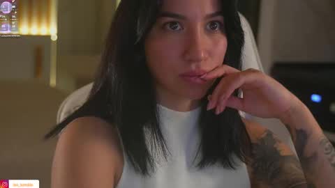 Snapshot of leoramallis chatting on October 14, 4:54 pm Leora online show from October 14, 4:54 pm