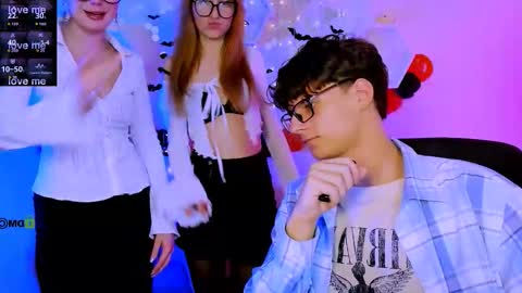 leslie_bird online show from October 30, 1:12 pm